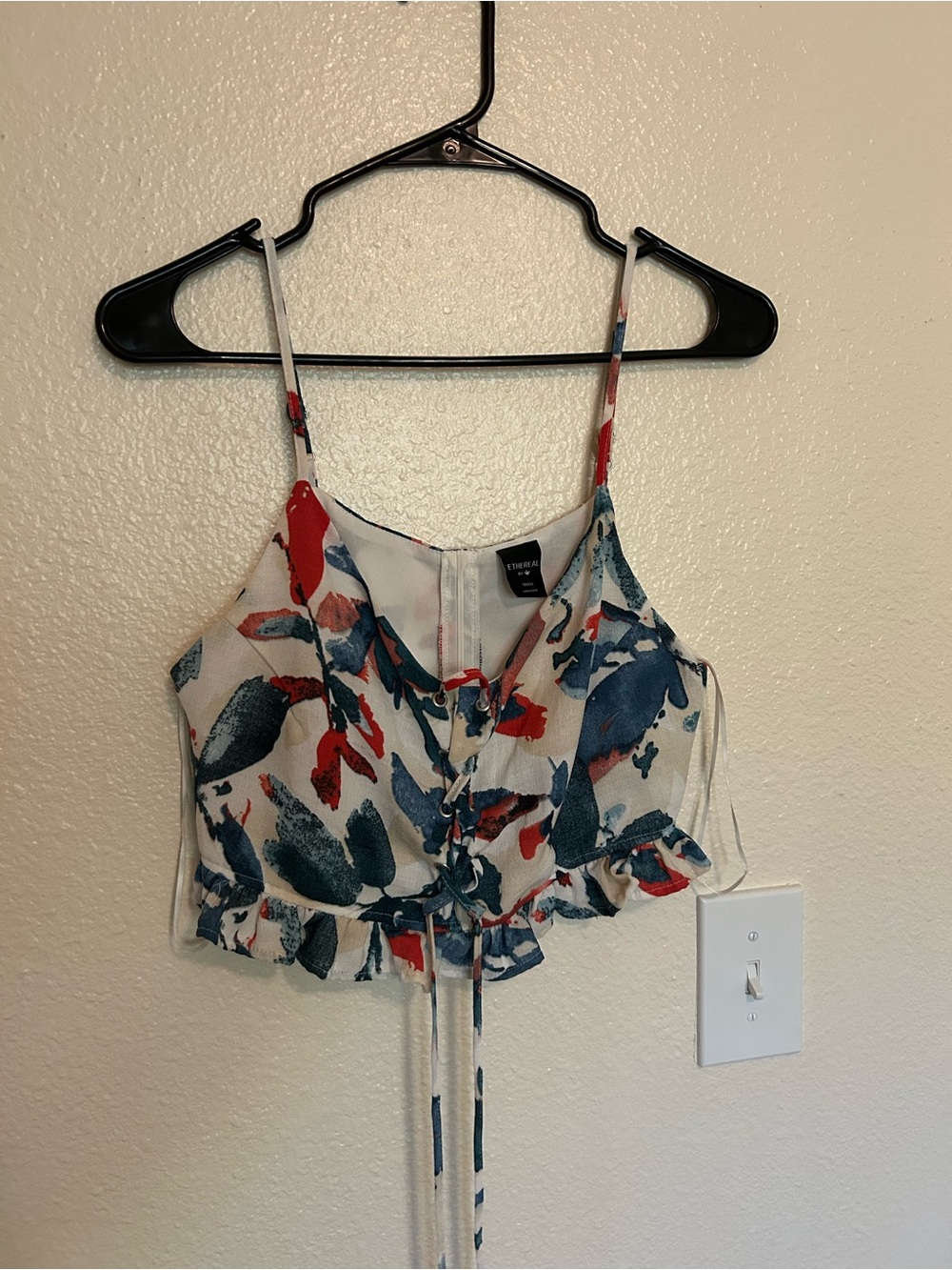 Windsor Floral Tie-Front Crop Tank Top - White/Blue/Red